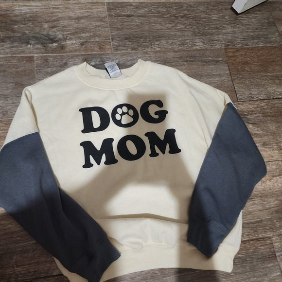Modern Lux Other - Dog Mom Crewneck Sweatshirt in Cream with Gray Sleeves XS Like New